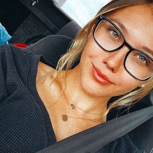 Meet your Posher, Adrianna